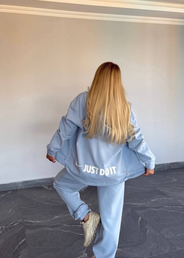 екип от две части nike